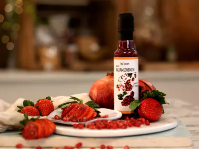 Kremet balsamicoeddik med granateple og jordbær 200 ml