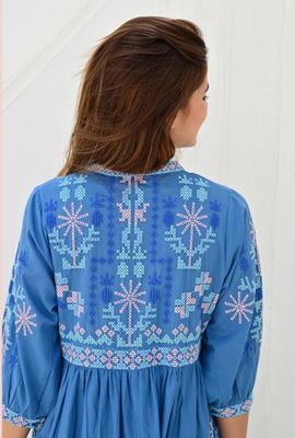 Narbonne kjole med broderier blue